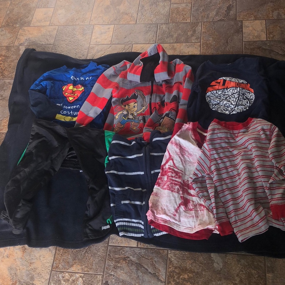 Preowned boy’s bundle tops, pant 4/5